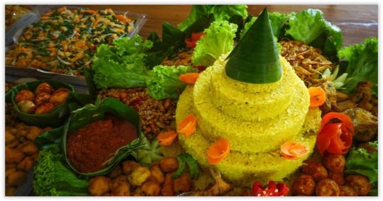 Nasi tumpeng ultah Ibu