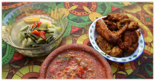 ayam goreng cocoknya dengan sayur apa